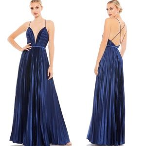 Mac Duggal Plunge Neck Pleated Gown Navy NWT